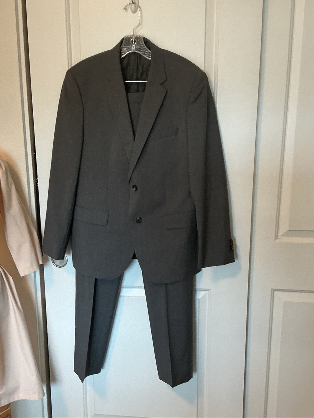 BOSS Hugo Boss Men's Gray Two-Piece Suit - Professional Blazer & Trousers 40S